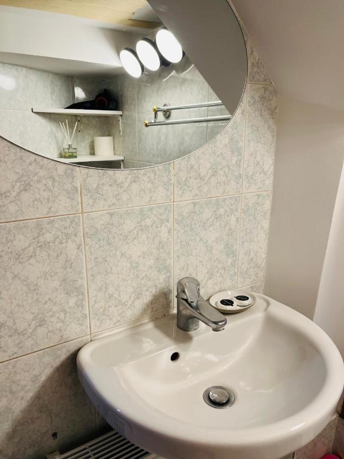 Dream Dwell Paris-Two-Bedroom Flat Near Pompidou Centre Екстер'єр фото